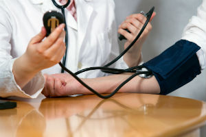 doctor-taking-blood-pressure