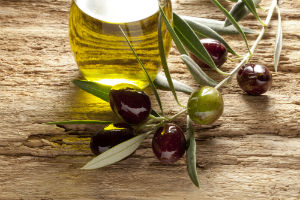 olive-oil-and-olives