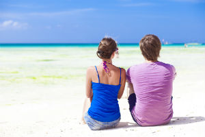 couple-on-the-beach