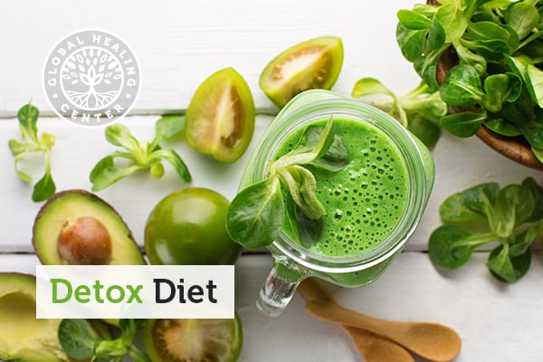 Vegetables and fuits are part of a detox diet.