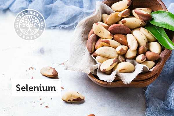 Bowl full of brazil nuts that are rich in selenium.