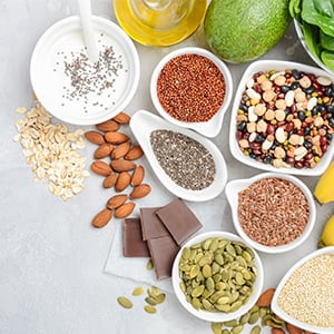 Several magnesium-rich foods including dark chocolate, chia seeds, pumpkin seeds, oats, and more.